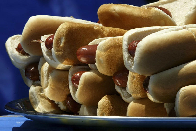Hot dog Currywurst, Bungeo-ppang, Bunny chow, Aloo chaat, Banana cue, Khachapuri, Takoyaki, Mango sticky rice, Fish and chips, Chapli kebabs, Anticucho, Shawarma, Stinky tofu, Vada pav, Pani câ mèusa, Tanghulu