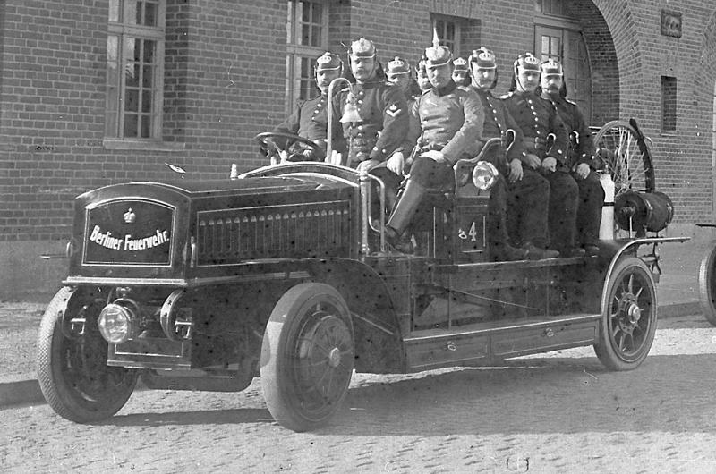 Mercedes Electrique Audi e-tron, BMW 1602 Elektro-Antrieb, Buick Velite 5, Cadillac Lyriq, Chevrolet S-10 EV, Citroën AX Electrique, Dacia Spring, Fiat Panda Elettra, Ford Ranger EV, General Motors EV1, Honda EV Plus, Hummer EV Pickup, Hyundai BlueOn, Jaguar I-Pace, Kia Soul EV, Mercedes Electrique, Nissan Tama, Opel Elektro GT, Peugeot VLV, Polestar 2, Porsche P1, Renault Celtaquatre, Skoda EV truck, Smart fortwo ed, Tesla Roadster, Toyota RAV4 EV, Vauxhall Ampera, Volkswagen Elektro-Transporter, Volvo C30 Electric