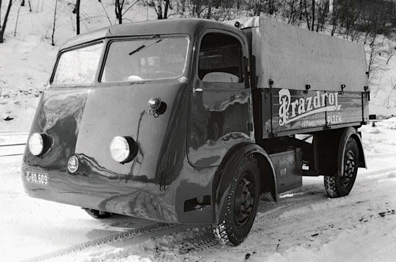 Skoda EV truck Audi e-tron, BMW 1602 Elektro-Antrieb, Buick Velite 5, Cadillac Lyriq, Chevrolet S-10 EV, Citroën AX Electrique, Dacia Spring, Fiat Panda Elettra, Ford Ranger EV, General Motors EV1, Honda EV Plus, Hummer EV Pickup, Hyundai BlueOn, Jaguar I-Pace, Kia Soul EV, Mercedes Electrique, Nissan Tama, Opel Elektro GT, Peugeot VLV, Polestar 2, Porsche P1, Renault Celtaquatre, Skoda EV truck, Smart fortwo ed, Tesla Roadster, Toyota RAV4 EV, Vauxhall Ampera, Volkswagen Elektro-Transporter, Volvo C30 Electric