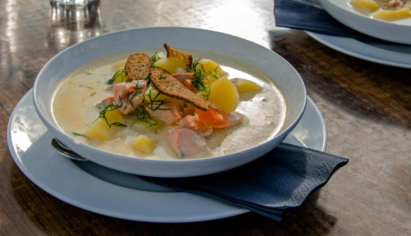 Encebollado, Ackee and saltfish, Bacalhau com natas, Mtuzi wa Samaki, Kerala fish curry, Esqueixada, Fish pie, Lohikeitto, Kedgeree, Sorshe Ilish, Marmitako, Pescado encocado, Bouillabaisse