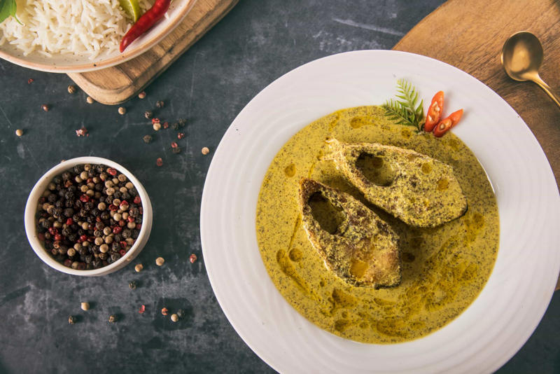 Encebollado, Ackee and saltfish, Bacalhau com natas, Mtuzi wa Samaki, Kerala fish curry, Esqueixada, Fish pie, Lohikeitto, Kedgeree, Sorshe Ilish, Marmitako, Pescado encocado, Bouillabaisse