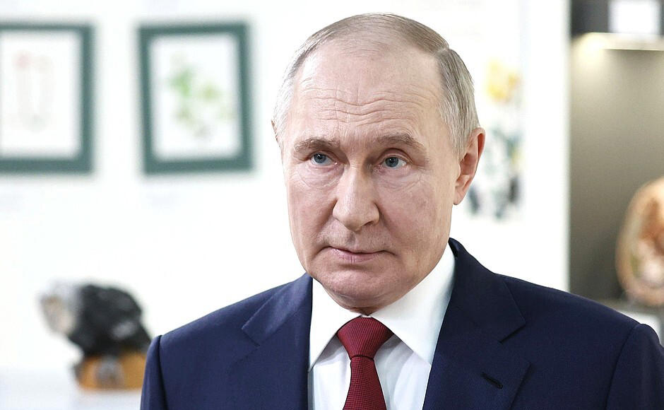 Vladimir Putin - Russian President Who do Americans like the most?, What we learned, Important details, Donald Trump - President of the United States, Robert F. Kennedy jr. - US Secretary of Health and Human Services, JD Vance - Vice President, Elon Musk - Senior Advisor to the President, Joe Biden - Former President of the United States, Marco Rubio - US Secretary of State, Alexandria Ocasio-Cortez - US Representative, Mike Johnson - Speaker of the House of Representatives, Tulsi Gabbard - US Director of National Intelligence, Chuck Schumer - US Senate Minority Leader, Pete Hegseth - Secretary of Defense, Pam Bondi - US Attorney General, Vladimir Putin - Russian President