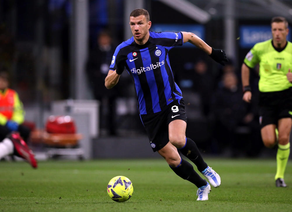 9. Edin Džeko – Inter Milan 20. Romelu Lukaku – 51 Headed Goals, 19. Guillaume Hoarau – 51 Headed Goals, 18. Olivier Giroud – 52 Headed Goals, 17. Sergio Ramos – 52 Headed Goals, 16. Harry Kane – 53 Headed Goals, 15. Islam Slimani – 53 Headed Goals, 14. Peter Crouch – 56 Headed Goals, 13. Zlatan Ibrahimovic – 58 Headed Goals, 12. Edinson Cavani – 58 Headed Goals, 11. Miroslav Klose – 58 Headed Goals, 10. Karim Benzema – 59 Headed Goals, 9. Mario Mandzukic – 60 Headed Goals, 8. Edin Džeko – 62 Headed Goals, 7. Aritz Aduriz – 63 Headed Goals, 6. Bas Dost – 68 Headed Goals, 5. Radamel Falcao – 71 Headed Goals, 4. Fernando Llorente – 77 Headed Goals, 3. Robert Lewandowski – 83 Headed Goals, 2. Luuk De Jong – 84 Headed Goals, 1. Cristiano Ronaldo – 112 Headed Goals
