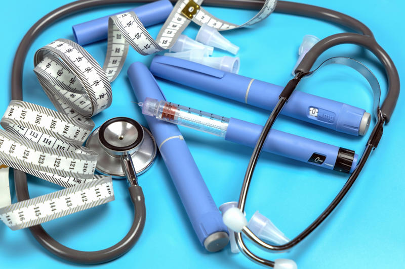 Older appearance Injectable medication, Ozempic face, Sagging, loose skin, Weight loss, Fat distribution, Hair loss, Older appearance, Visceral fat loss, Lower the dose, Resistance training, Eat a nutritionally balanced diet, Fill up on protein, Microneedling, Limit mirror time