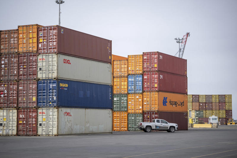Exports will drop by a lot this quarter What we know about the issues Canada is facing, Rising unemployment and shrinking exports, Canadian output is expected to trend downward, Trade issues will hit the labor market, Exports will drop by a lot this quarter, Tariff troubles decreased exports to the US, Exports to the United States dropped, Total exports only dropped slightly, Canada found other trade partners, A huge rise in exports elsewhere, The second-largest jump ever recorded, Imports from the US also decreased, The results of Trump’s trade war, A drop and Canada’s trade surplus, What will happen next?