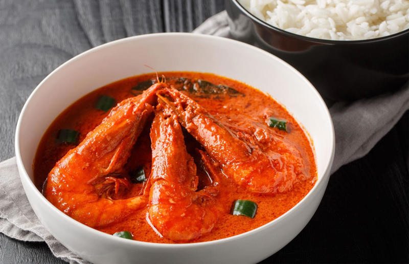 35. Phall, 34. Cà ri gà, 33. Currywurst, 32. Tarkari, 31. Keema, 30. Xacuti, 29. Bunny chow, 28. Chingri malai, 27. Kuzhambu, 26. Curry goat, 25. Korma, 24. Khichdi, 23. Kyet thar see-pyan, 22. Amok trey, 21. Jalfrezi, 20. Kukul mas, 19. Khao soi, 18. Chicken balti, 17. Vindaloo, 16. Fish head curry, 15. Nihari, 14. Malai kofta, 13. Dopiaza, 12. Sarawak laksa, 11. Kaeng pa, 10. Kari ayam, 9. Katsu kare, 8. Kaeng khiao wan, 7. Dal makhani, 6. Chicken tikka masala, 5. Panang, 4. Rendang, 3. Rogan josh, 2. Massaman