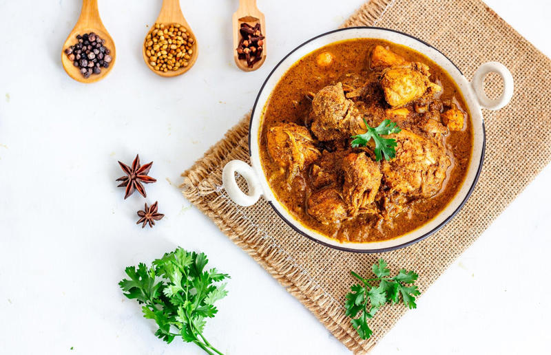 35. Phall, 34. Cà ri gà, 33. Currywurst, 32. Tarkari, 31. Keema, 30. Xacuti, 29. Bunny chow, 28. Chingri malai, 27. Kuzhambu, 26. Curry goat, 25. Korma, 24. Khichdi, 23. Kyet thar see-pyan, 22. Amok trey, 21. Jalfrezi, 20. Kukul mas, 19. Khao soi, 18. Chicken balti, 17. Vindaloo, 16. Fish head curry, 15. Nihari, 14. Malai kofta, 13. Dopiaza, 12. Sarawak laksa, 11. Kaeng pa, 10. Kari ayam, 9. Katsu kare, 8. Kaeng khiao wan, 7. Dal makhani, 6. Chicken tikka masala, 5. Panang, 4. Rendang, 3. Rogan josh, 2. Massaman