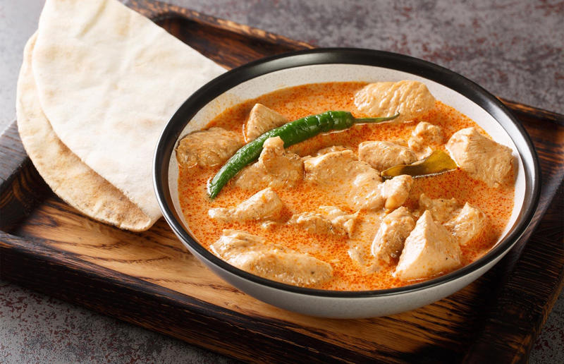 35. Phall, 34. Cà ri gà, 33. Currywurst, 32. Tarkari, 31. Keema, 30. Xacuti, 29. Bunny chow, 28. Chingri malai, 27. Kuzhambu, 26. Curry goat, 25. Korma, 24. Khichdi, 23. Kyet thar see-pyan, 22. Amok trey, 21. Jalfrezi, 20. Kukul mas, 19. Khao soi, 18. Chicken balti, 17. Vindaloo, 16. Fish head curry, 15. Nihari, 14. Malai kofta, 13. Dopiaza, 12. Sarawak laksa, 11. Kaeng pa, 10. Kari ayam, 9. Katsu kare, 8. Kaeng khiao wan, 7. Dal makhani, 6. Chicken tikka masala, 5. Panang, 4. Rendang, 3. Rogan josh, 2. Massaman