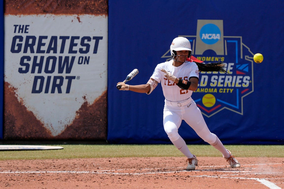 Epic photos show Texas' stunning win over Tennessee to advance to the WCWS final