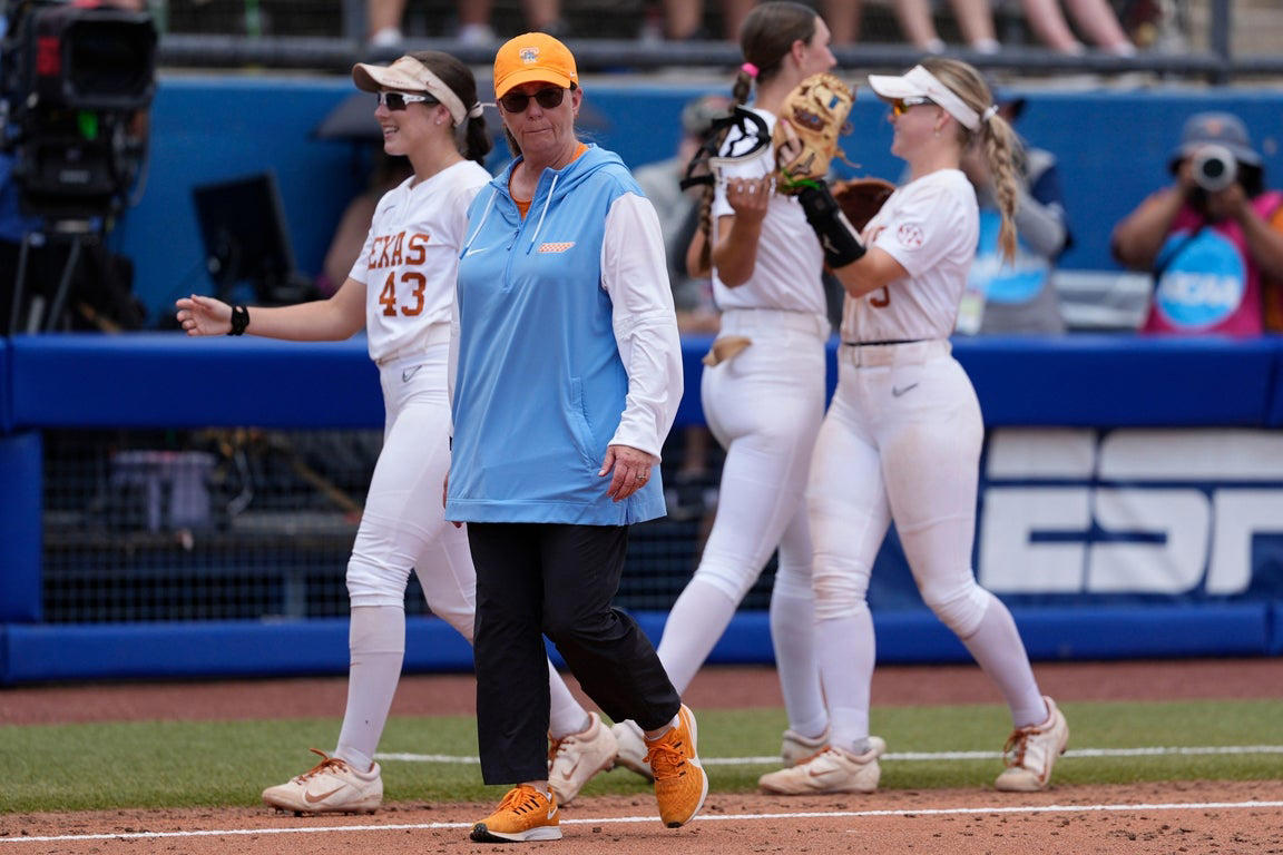 Epic photos show Texas' stunning win over Tennessee to advance to the WCWS final