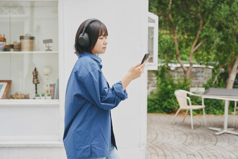ディスプレイを見なくても構図をバッチリ決めるAIカメラワーク, 引きと寄りを同時に撮影!? オートフレーミング, アップデートされた超広角レンズ, WALKMANの技術がXperiaに搭載, BRAVIAの技術がXperiaに搭載, ソニーの技術、すべてを詰め込んだスマホ