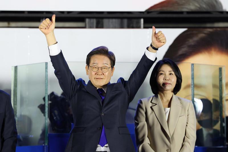Liberal leader's victory An uneasy peace, Rebuking an olive branch of peace, 'Blind trust', Thanks, but no thanks, The enemy, You can't turn back the clock of history, New government, new hope, Descalation at the DMZ, Breaking with the past, Despite everything