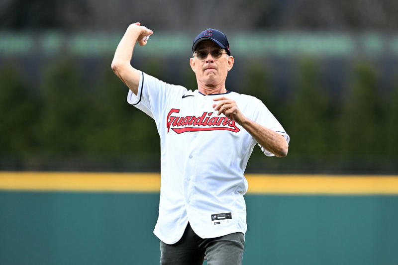 Tom Hanks: 'America's Dad', Hanks says he's made four "pretty good" movies, And he really loved making three movies!, Ranking Tom Hanks' films is harder than you think!, The Money Pit (1986), Cloud Atlas (2012), The Da Vinci Code (2006), The Green Mile (1999), Turner and Hooch (1989), The Post (2017), Captain Phillips (2013), Catch Me If You Can (2002), You've Got Mail (1998), Splash (1984), Sleepless in Seattle (1993), A Beautiful Day In The Neighbourhood (2019), Philadelphia (1993), A League of Their Own (1992), The Toy Story Franchise (1995, 1999, 2010, 2019), Big (1988), Apollo 13 (1995), Cast Away (2000), Saving Private Ryan (1998), Drum roll please...., And Tom Hanks' picks...?!, 'A League of Their Own', 'Cast Away', 'Cloud Atlas'