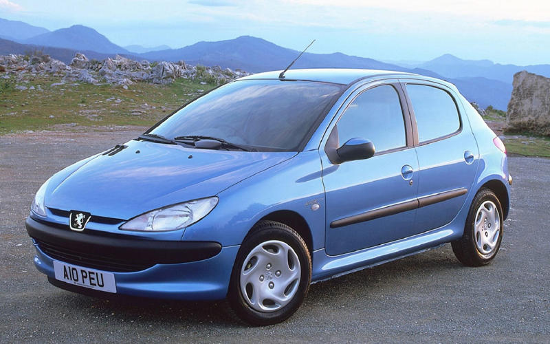 10. Volvo S40 (1995-2012), 9. Saab 9-3 (2003-2014), 8. Vauxhall Agila (2001-2014), 7. Peugeot RCZ (2009-2015), 6. Fiat Panda (2003-2011), 5. Toyota iQ (2008-2015), 4. Smart Fortwo (1998-2024), 3. Citroën Xsara (1997-2006), 2. Peugeot 206 (1998-2012), 1. Mazda MX-5 (1989-present)
