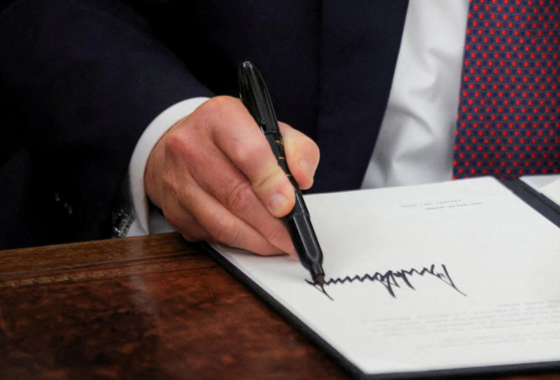 Birthright citizenship: limiting challenges to Trump's powers, Preventing students from reading LGBTQ+ books and minors from viewing porn, Conservative challenges to Obamacare and internet subsidies, Racial gerrymandering versus Black voting power