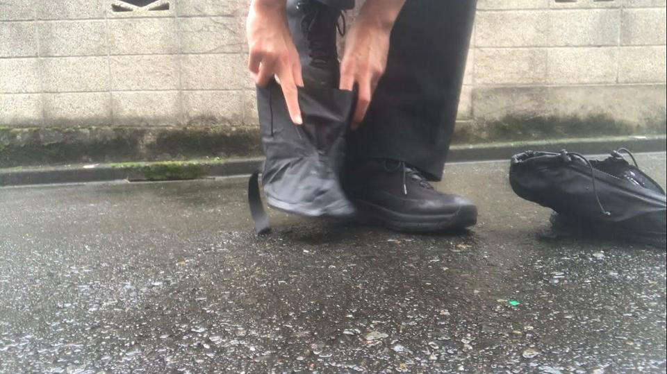 靴の上から履く防水シューズカバー, 脱ぎ履きはスムーズ, 滑らず歩きやすい, もちろん防水性ばっちり