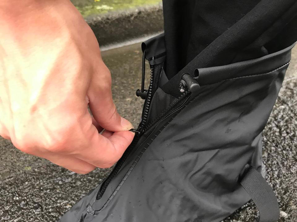 靴の上から履く防水シューズカバー, 脱ぎ履きはスムーズ, 滑らず歩きやすい, もちろん防水性ばっちり