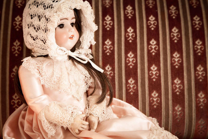 3) Porcelain dolls 1) Depression glass, 2) Midcentury furnishings, 3) Porcelain dolls, 4) Vinyl records, 5) China sets, 6) Pocket watches, 8) Pyrex bowls, 9) Handbags, 10) Cameo brooches, 11) Costume jewelry, 12) Linen tablecloths, 13) Vintage buttons and sewing kits, 15) Quilts, 17) Rotary phones, 18) Crystal candy dishes, 19) Needlepoint, 20) Vanity Sets