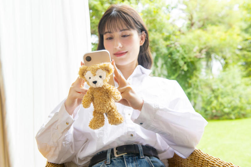 お支度ダッフィーがデザインされたグッズ, リュックサック ¥6,000, マルチケース ¥3,500, 4色ボールペン＆シャープペン〈Dr.Grip〉¥1,900, 歯みがきセット ¥2,400, おでかけダッフィーがデザインされたグッズ, ショルダーバッグ ¥3,000, 2つのデザインのグッズ, きんちゃくセット ¥3,000, ラゲッジタグ ¥1,800, ダッフィーのぬいぐるみ, スマートフォンぬいぐるみ〈PlayCharm〉¥3,200