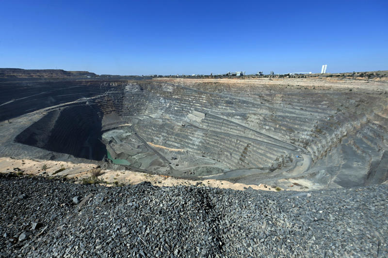 2. Jwaneng diamond mine, Botswana 10. Mir diamond mine, Russia, 9. Lomonosov diamond mine, Russia, 8. Venetia diamond mine, South Africa, 7. Ekati diamond mine, Canada, 6. Catoca diamond mine, Angola, 5. Orapa Mine, Botswana, 4. Nyurba diamond mine, Russia, 3. Udachny diamond mine, Russia, 2. Jwaneng diamond mine, Botswana, 1. Aikhal diamond mine, Russia