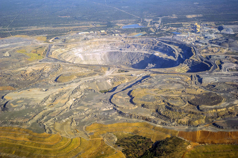 8. Venetia diamond mine, South Africa 10. Mir diamond mine, Russia, 9. Lomonosov diamond mine, Russia, 8. Venetia diamond mine, South Africa, 7. Ekati diamond mine, Canada, 6. Catoca diamond mine, Angola, 5. Orapa Mine, Botswana, 4. Nyurba diamond mine, Russia, 3. Udachny diamond mine, Russia, 2. Jwaneng diamond mine, Botswana, 1. Aikhal diamond mine, Russia