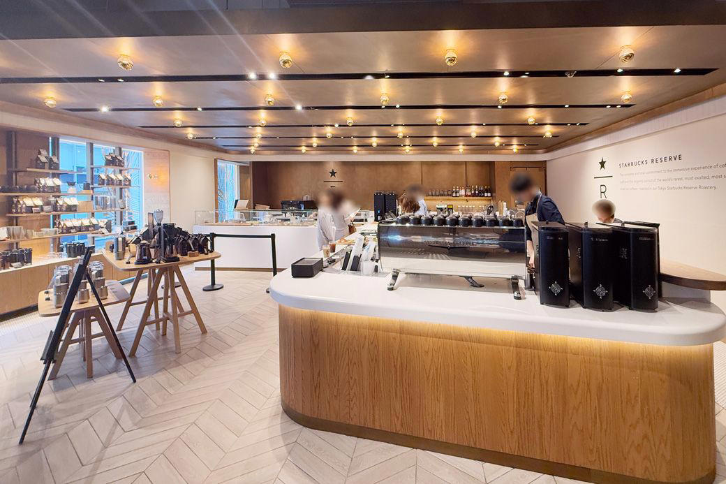 スペシャルなスタバ、スターバックス ギンザ ハウスとは？, 日本で1店舗のみ！スターバックス リザーブのモーニングメニュー, スターバックス リザーブ プリンチブレックファスト 1500円, ソーセージと生ハムの二刀流で贅沢に, マグカップで飲むこだわりのコーヒー, 異国情緒漂う空間で食べる朝ごはん