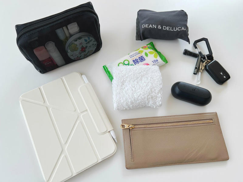旅行の荷物が少なくなり、節約にもつながった, 服も「ワンピース2枚」をメインに軽量化, 詰め替え＆折りたたみ式アイテムを選んでコンパクトに, 家を片付けたことで「取捨選択の感度」がアップ