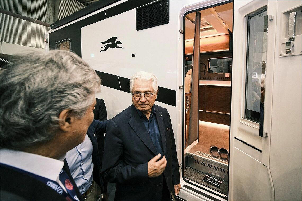 ジウジアーロが手がけたキャンピングカー, 日本車とも縁深いジウジアーロ氏, クレオスL5009の特徴, 豪華＆充実したインテリア, ライカとジウジアーロの出会い, 超高級キャンピングカー、クレオスL5009の今後