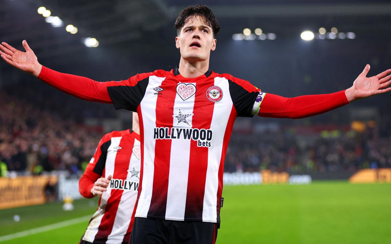 Latest transfer news headlines, Bayern consider Gittens hijack, Arsenal could give up on Sesko, Bayern refusing to give up Williams pursuit, Fenerbahce offer David contract, United table bid for Lunin, Arsenal to wait on Rodrygo, Al Hilal target AC Milan star, Burnley to sign new keeper, Pogba set for Monaco switch, Fulham to profit from Elliot transfer, Brighton target Flamengo full-back, United set Antony asking price, Three way fight for Sancho, Leicester enter manager market, Guehi set to leave Palace, Brighton eye Elliot, Bayern Munich target Martinelli, WSL transfer latest: City sign young phenom, United eye Liverpool star, Liverpool offer Nunez and Chiesa for Osimhen, Szczęsny to extend Barcelona stay, Man United prepare Real Madrid deal, De Bruyne to play a role in Grealish move, Newcastle intensify Elanga interest, Bournemouth hold out for Zabarnyi, Courtois: I want to retire at Real Madrid, Deco speaks on Barcelona transfer to-do list, Arsenal target Brentford star, Liverpool deal 'here we go', Fulham midfielder chooses Everton, Chelsea end interest in Spanish talent, Arsenal striker search hits the rocks, Williams wants to join Barcelona, 'Exploratory talks' over Chelsea striker, Arsenal ready to accelerate Rodrygo move, Guardiola wants to cut Man City squad, Spurs join race for Garnacho, No Chelsea plans over Maignan deal, Arsenal 'agree' first summer deal, Liverpool close in on Guehi deal, Chelsea have new defender target, Arsenal target shock move for PSG star, Fenerbahce table Duran offer, Guehi prepared to see out Palace deal, Chelsea will not renew Maignan interest, Rashford: I'd love to play with Yamal, Atletico chase Digne, PSV offered Ferguson, Sunderland pursue Vanat, City open to Gundogan departure, Quansah to Leverkusen 'done', Fulham eye Palhinha return, Saudi interest rivals Monaco for Pogba, Zubimendi visits London Colney, Carnesecchi a Man Utd target if Onana leaves, Isak an 'unrealistic' target for Liverpool, Juve interested in Sancho, Holmgaard to leave Everton, Real interested, Onana wants to stay at Man United, Palhinha pondering Premier League return, Italian interest in Jackson, Liverpool eye shock Osimhen swap, Wirtz: First conversation with Slot had impact, Semenyo valuation puts off suitors, Antony pushing for summer exit, Andrews in line for Brentford job, Martinez eyes up Man United move, Atletico turn away from Robertson, Galatasaray keen on Gundogan, Arsenal linked with Premier League midfielder, Man United face goalkeeper decision, Nuno handed new Forest contract, Guehi move to Liverpool in doubt, Maresca wants Diomande at Chelsea, Arsenal push on with Hato talks, Chelsea plot Pedro hijack, Arsenal new midfield target, Emi Martinez latest, London City sign Lyon star, PSG submit fresh offer for Zabarnyi, Chelsea told to steer clear of Garnacho, Manchester United plot Ekitike plan, Kudus rumours set to rumble on, Walker-Peters eyed for Spurs return, Liverpool reach Kerkez agreement, Napoli keen on Nunez, Rashford could be set for another loan, Wirtz completes medical!, Update on Liverpool interest in Isak, Four Man United players to be left out of tour, Maresca responds to Madueke rumours, Arsenal sent Zaire-Emery message, Zubimendi arrives in London, Man United make Martinez approach, Kerkez to Liverpool a 'done deal', Quansah to complete Leverkusen move, Chelsea plot Pedro hijack, Kehl reveals Gittens 'conversations', Tottenham make Kudus approach, Gyokeres makes transfer decision