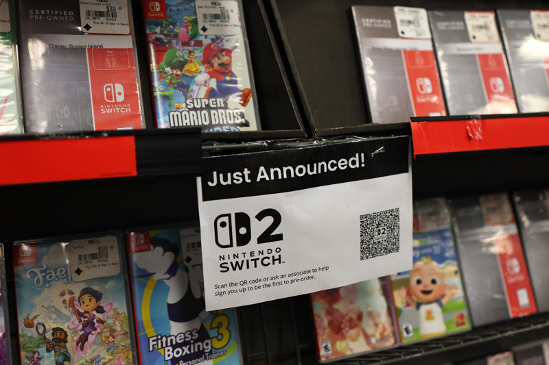 Long wait for the new Nintendo, A higher price than expected, Endless queues, Screen broken, Strange little holes, It happened to many clients, What happened?, Staplers in the stores, Double negligence, Small holes, huge pain, Joint complaints, Luckily, it has been solved