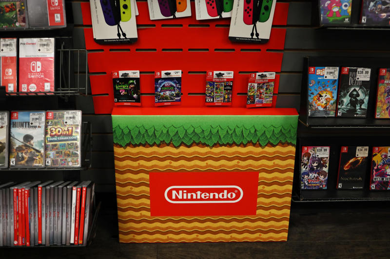 Long wait for the new Nintendo, A higher price than expected, Endless queues, Screen broken, Strange little holes, It happened to many clients, What happened?, Staplers in the stores, Double negligence, Small holes, huge pain, Joint complaints, Luckily, it has been solved