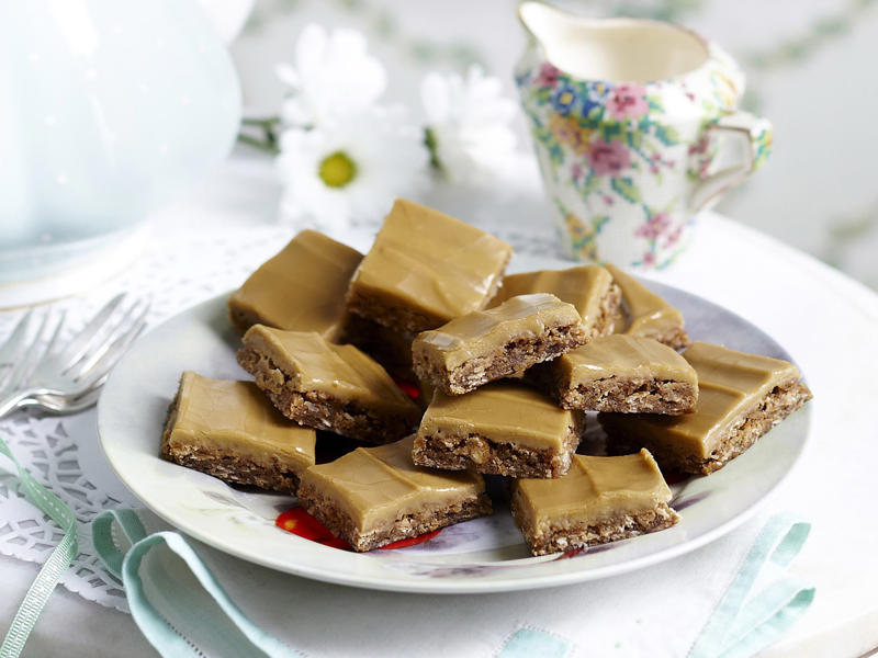 Ingredients, How to store the cake, Anzac cake icing tip, More Anzac biscuit-inspired bakes