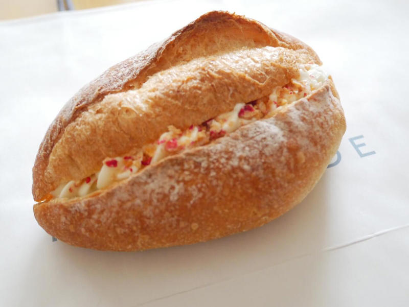 幸せの生クリームパン 税込390円, 鰹ロデヴ（ぶたたま）税込400円, クロワッサン 税込330円, カレーパン 税込380円, ミルクフランス 税込370円