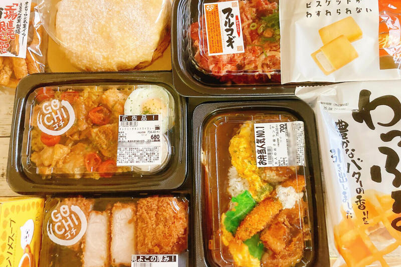 1：冷凍庫に常備したい「やみつき肉餃子」, 2：まさかのホール「ドンレミー 8層ミルクレープ」, 3：見よこの厚み「厚切りとんかつ」, 4：味も食感もちょうどいい「おかき棒」, 5：素朴なおいしさの「湘南バニラビスケット」