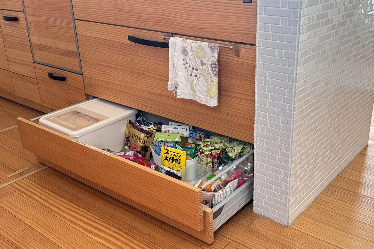 1：コンビニコーヒーをやめて家コーヒー派に, 2：お菓子は月1回にまとめて、“ついで買い”はしない, 3：使っていないサブスクはすぐ解約, 4：ノンアイロンのシャツでクリーニング代節約, 5：レジ袋は買わずに、お気に入りのエコバックを使う