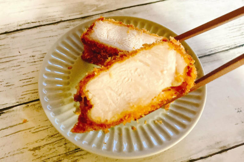 1：冷凍庫に常備したい「やみつき肉餃子」, 2：まさかのホール「ドンレミー 8層ミルクレープ」, 3：見よこの厚み「厚切りとんかつ」, 4：味も食感もちょうどいい「おかき棒」, 5：素朴なおいしさの「湘南バニラビスケット」