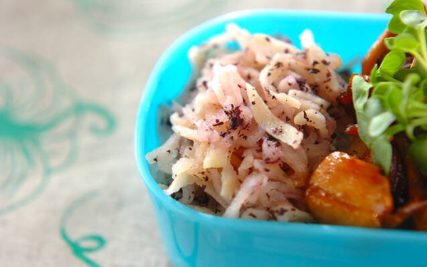 塩もみで簡単！ さっぱり白菜のゆかり和え, 玉ネギのゆかり和え, イカのゆかり和え, ちくわのゆかり天ぷら, 切干し大根のゆかり和え, キャベツのゆかり和え