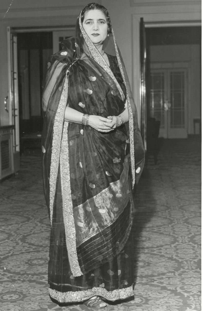 Invaluable saris Beachside modesty, Two-piece style, Bridal couture, Seams in her stockings, "Circle" skirts, Early 1950s hair, Beauty queens, Poodle hair, A new wave, The bouffant, Invaluable saris, Tiny waist, a peplum and a fur collar, American royalty in a tiara, Airport glamour, Itty, bitty uniforms, Pedal pushers pushing limits, "Street" style, Dressing for errands, Formfitting dresses, Grace Kelly's equestrian glamour, Affordable fur "stole" hearts, Pretty as a princess, Elizabeth Taylor's lingerie chic, Sporty but feminine, A match made in glamour heaven, A regal tone