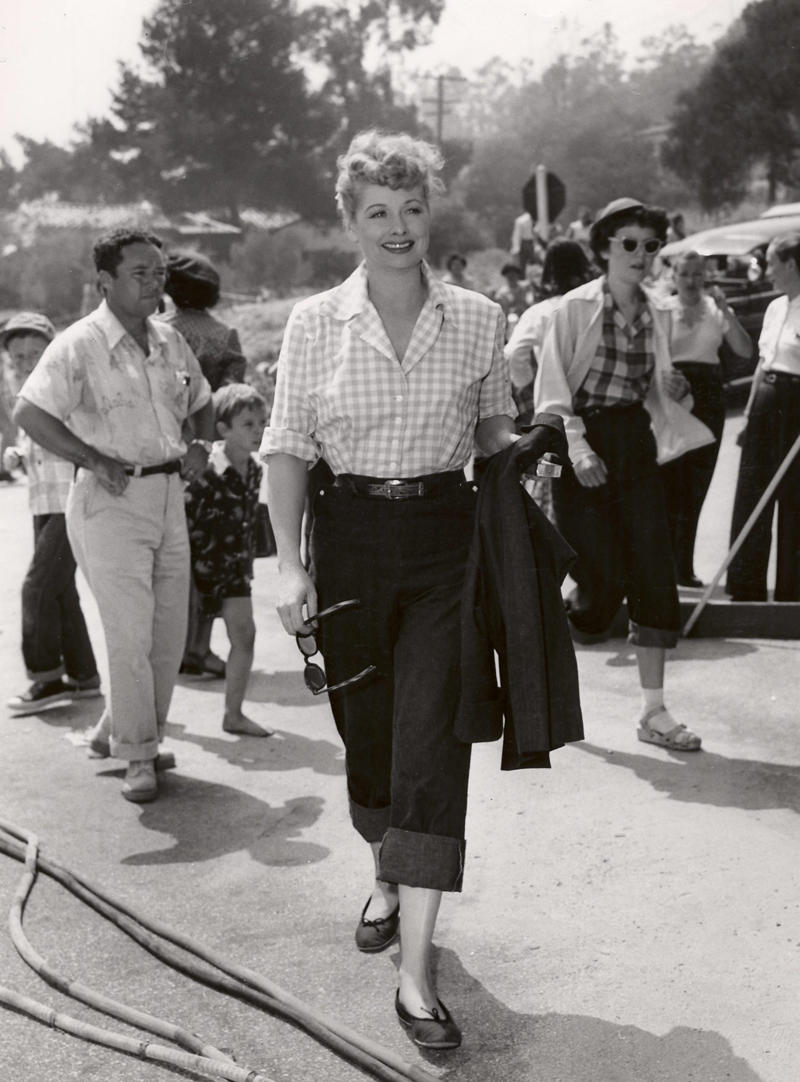 Pedal pushers pushing limits Beachside modesty, Two-piece style, Bridal couture, Seams in her stockings, "Circle" skirts, Early 1950s hair, Beauty queens, Poodle hair, A new wave, The bouffant, Invaluable saris, Tiny waist, a peplum and a fur collar, American royalty in a tiara, Airport glamour, Itty, bitty uniforms, Pedal pushers pushing limits, "Street" style, Dressing for errands, Formfitting dresses, Grace Kelly's equestrian glamour, Affordable fur "stole" hearts, Pretty as a princess, Elizabeth Taylor's lingerie chic, Sporty but feminine, A match made in glamour heaven, A regal tone