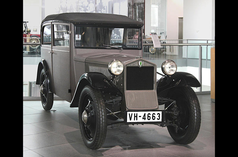 8. DKW F1: 584cc 1. Fiat 600: 633cc, 2. Renault 3: 603cc, 3. Citroën Ami 6: 602cc, 4. Citroën LN: 602cc, 5. Citroën Méhari: 602cc, 6. smart: 599cc, 7. Fiat 126: 594cc, 8. DKW F1: 584cc, 9. BMW 600: 582cc, 10. Fiat 500 Topolino: 569cc, 11. Suzuki SC100: 539cc, 12. NSU Spider: 497cc, 13. Steyr-Puch 500: 493cc, 14. Morgan Runabout: 482cc, 15. Fiat Nuova 500: 479cc, 16. Citroën Dyane: 425cc, 17. Vespa 400: 393cc, 18. Citroën 2CV: 375cc, 19. Suzulight: 359cc, 20. Honda T360: 356cc, 21. Mazda R360: 356cc, 22. Subaru 360: 356cc, 23. Suzuki Fronte: 356cc, 24. Honda N360: 354cc, 25. Lloyd 350: 347cc, 26. Berkeley Sports: 322cc, 27. Lloyd 300: 293cc, 28. Renault Voiturette: 273cc, 29. Lloyd 250: 250cc, 30. Goggomobil: 245cc, 31. Isetta: 236cc, 32. Fuldamobil: 191cc, 33. Heinkel Kabine: 174cc, 34. Messerschmitt KR175: 173cc, 35. Invacar: 147cc, 36. Bond Minicar: 122cc, 37. Peel P50: 49cc, 38. Brütsch Mopetta: 48cc