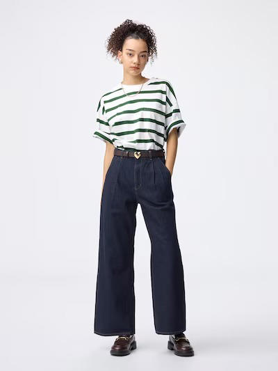 シアーシャツ(5分袖)Q 1,990円, デニムタックトラウザー(丈標準70.0~74.0cm) 2,990円, グラフィックT(切り替え) DEATH STRANDING 2: ON THE BEACH 1,990円, スウェットジョガーパンツ 1,290円, ラウンジセット(半袖&ショートパンツ) DEATH STRANDING 2: ON THE BEACH 2,990円, コットンカラーラウンジセット(半袖&ショートパンツ) 990円, コットンカラーラウンジセット(半袖)(イチゴ) 1,290円