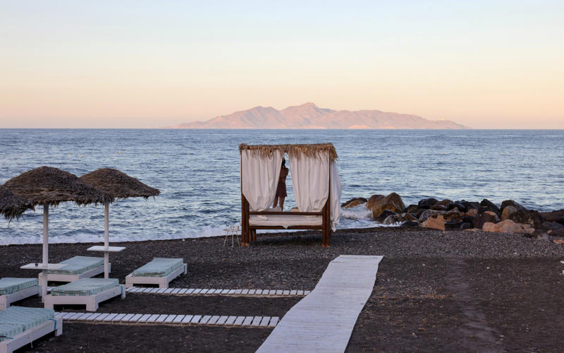 Vlychada, White Beach, Mesa Pigadia, Red Beach, Agios Nikolaos, Monolithos, How we choose, About our expert