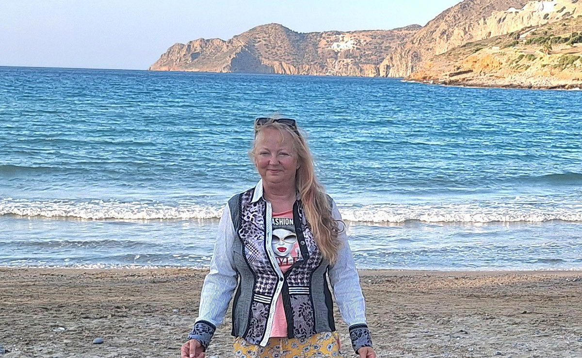 Vlychada, White Beach, Mesa Pigadia, Red Beach, Agios Nikolaos, Monolithos, How we choose, About our expert