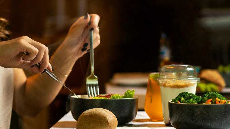2. Yo-Yo Dieting 1. Emotional Eating, 2. Yo-Yo Dieting, 3. Loss of Motivation, 4. Scale Won’t Budge, 5. Digestive Issues, 6. Cravings, 7. Binge Eating, 8. Too Sluggish, 9. Drinking Too Much, 10. Giving Up, 1. Creative Outlets, 2. Help Others, 3. Practice Gratitude, 4. Talk It Out, 5. Meditate, 6. Journaling, 7. Choose Healthier Snacks, 8. Exercise, 9. Getting Out in Nature, 10. Deep Breaths