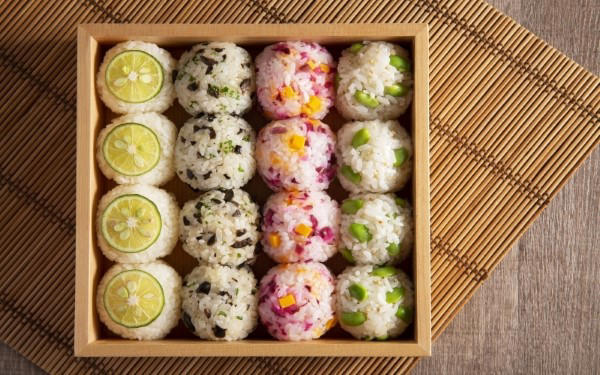4種のカラフルまん丸おにぎり, 天かすと大葉のおにぎり, ネギみそおにぎり, 具だくさんおにぎり, タコ焼き風ひとくちおにぎり, 長芋と漬け物のおにぎり