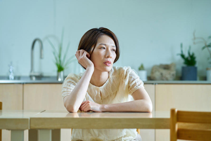 教えてくれたのは……マインドトレーナー 田中よしこさん, 幸福度が低い人がやめたらラクになる「3つの習慣」, 1．周囲に気を遣いすぎるのをやめる, 2．ため息やネガティブな言葉をやめる, 3．過去の後悔や未来の不安に浸るのをやめる, 自分らしいペースで進んでいくことが大切