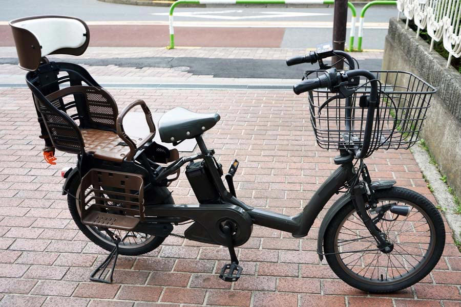 電動化が揺さぶる自転車安全網, 免許不要が生む需要拡大, ロゴ使用で浮上した規制空白, 3車種限定の市場投入, 長距離通勤変革と課題の現実, 安全負担増と整備コスト問題, 電動化進展と制度変革の狭間, 日本の規制と法整備の壁, オンカジ規制と法整備の現状分析