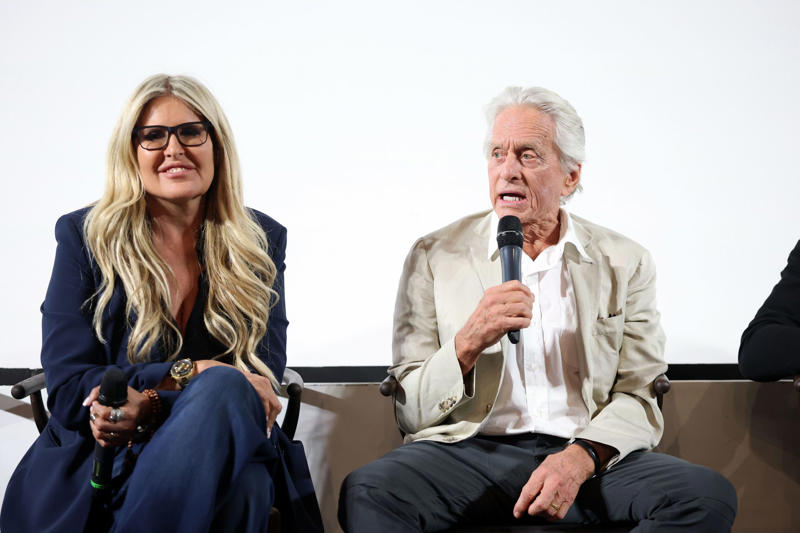 Douglas apologizes, "I'm embarrassed", Douglas ups the ante, California, Trump's Target, Fueling fear and division, A masterclass to remember, Worried about AI, The difficulties of being an actor today, AI will change Hollywood from within and without, 'In the next five years you will no longer recognize this planet', Hope for the future of theaters
