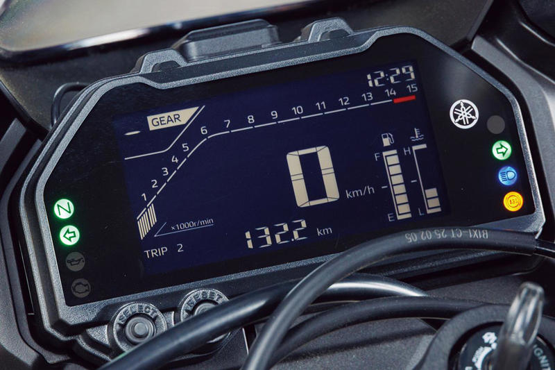ヤマハ「YZF-R25 ABS」インプレ（太田安治）, ヤマハ「YZF-R25 ABS」カラー・人気投票, ヤマハ「YZF-R25 ABS」ライディングポジション・足つき性, ヤマハ「YZF-R25 ABS」各部装備・ディテール解説, ヤマハ「YZF-R25 ABS」写真・動画, ヤマハ「YZF-R25 ABS」主なスペック・燃費・製造国・価格, ヤマハ「YZF-R25 ABS」関連のおすすめ記事