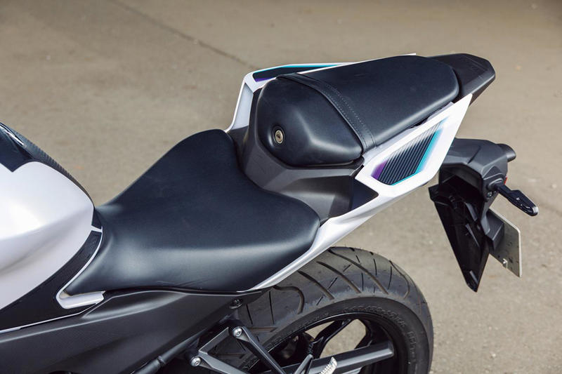 ヤマハ「YZF-R25 ABS」インプレ（太田安治）, ヤマハ「YZF-R25 ABS」カラー・人気投票, ヤマハ「YZF-R25 ABS」ライディングポジション・足つき性, ヤマハ「YZF-R25 ABS」各部装備・ディテール解説, ヤマハ「YZF-R25 ABS」写真・動画, ヤマハ「YZF-R25 ABS」主なスペック・燃費・製造国・価格, ヤマハ「YZF-R25 ABS」関連のおすすめ記事